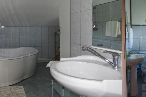 Vannas istaba, Eco Farm Milanovic in Lipovica