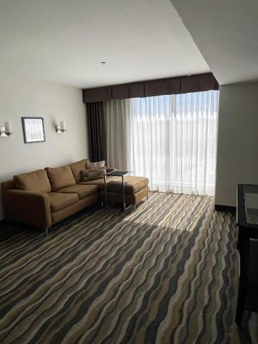 Cambria Hotel Cleveland Avon - image 12