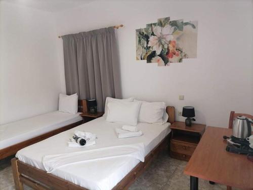 KOYNTOYRA ROOMS Room Type - Triple Room with Mountain View