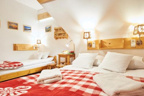 Quadruple Room with Private Bathroom