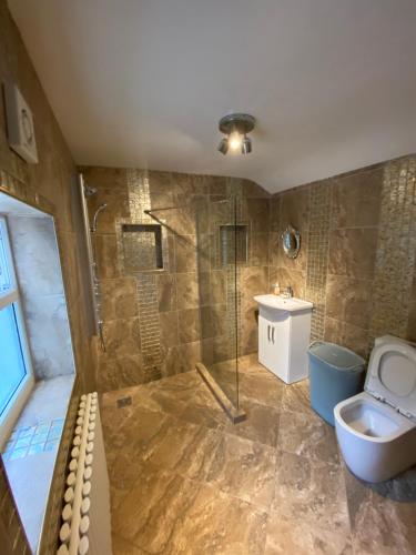 beautiful 4 Bed house, stunning kitchen&en suite gîte à louer Heol-y-Cyw