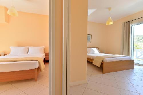 2 bedrooms, 3 beds