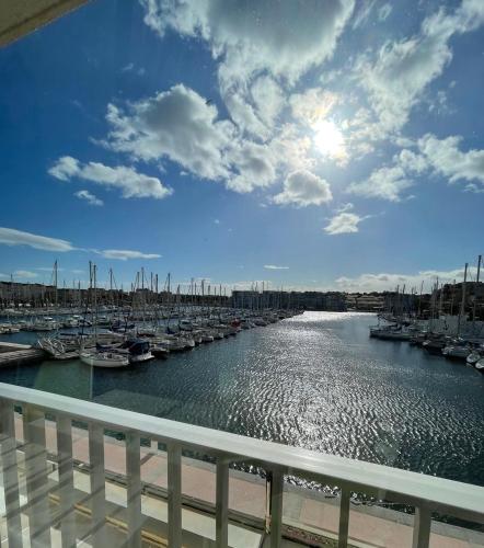 Idéal couple avec vue sur le PORT DE GRUISSAN 4CHE24 - Location saisonnière - Gruissan