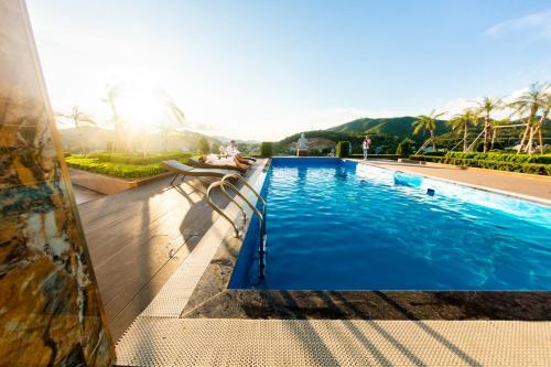 Surrounding environment, DIAMOND HOTEL VAN ĐON in Van Don