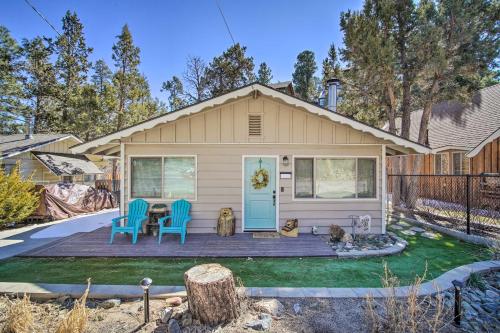 Mountain Chalet in Big Bear City, 5 Mi to Lake! in Big Bear City, USA
