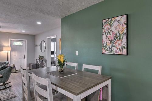 Bright Venice Getaway Less Than 1 Mi to Historic Dtwn