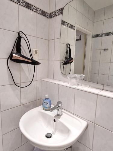 Adler Hotel Frankfurt - image 13