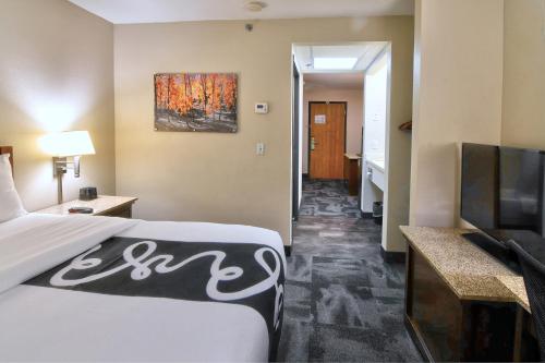 La Quinta by Wyndham Springfield South - image 5