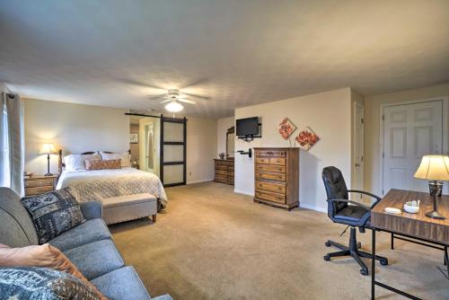 Delightful Tipp City Unit with Covered Patio!