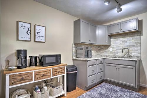 Delightful Tipp City Unit with Covered Patio!