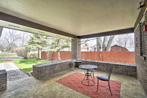 Delightful Tipp City Unit with Covered Patio!