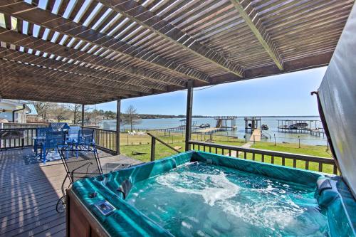 Gun Barrel City Home with Hot Tub! in Gun Barrel City, USA