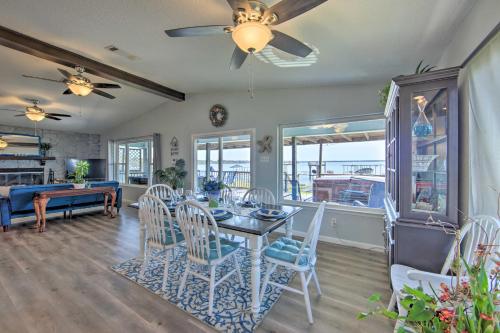 Lakefront Cottage in Gun Barrel City with Hot Tub