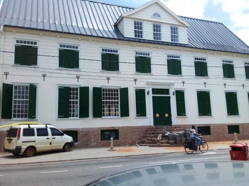 3 Bed House - Sleeps 4 - Parking - Enclosed Garden, Paramaribo (foto 5)