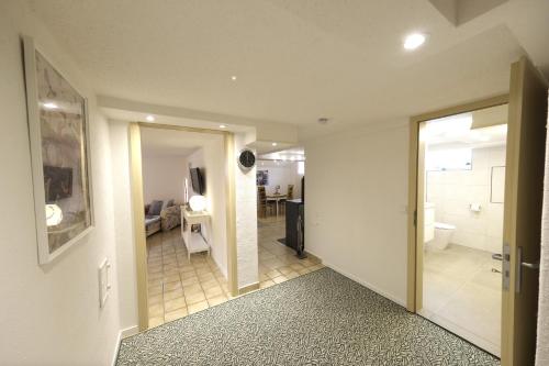 Großzügige und gemütliche 2 Zimmer Ferienwohnung nahe Alz und Chiemsee