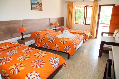 2 twin beds