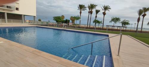  Primera Línea de Mar con Piscina in Cubelles
