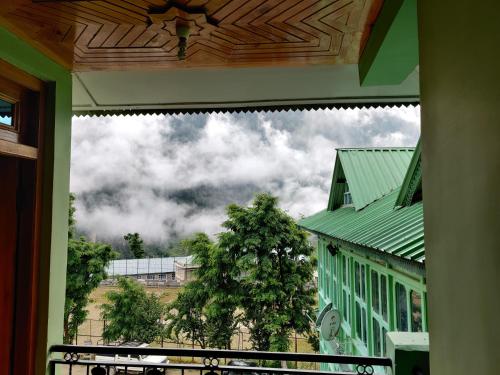 Hotel Mount Kailash in กัมรุ