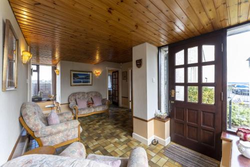 Зовнішній вигляд готелю, East Kelt Farm Cottage in Денні