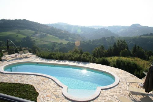 Peldbaseins, Cornio Delle Fronde in Montefelcino
