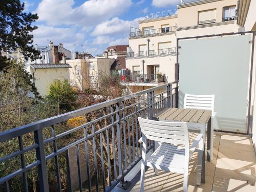 Balcony/terrace, EXIGEHOME-Appartement de standing en plein centre ville in Maisons-Laffitte