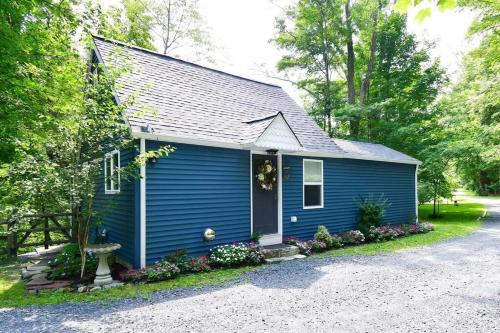 Cottage at Millpond Falls - A Romantic Escape