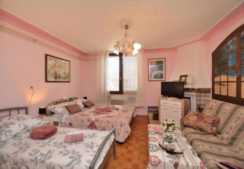 Apartments Ivanka - image 2