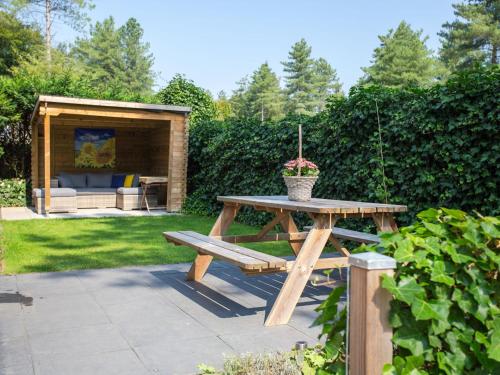 Modern house with roof, located in a holiday park in Rhenen