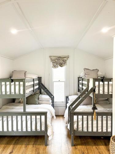 5 bedrooms, 13 beds