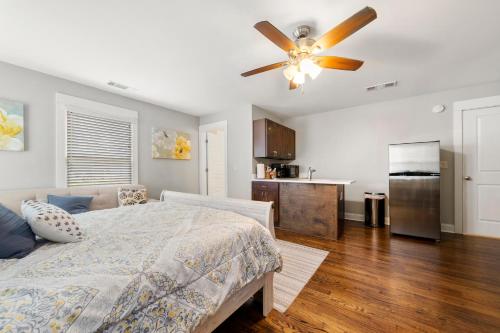 Konyha, Lovely Cozy Studio in Heart of Atlanta in Summerhill