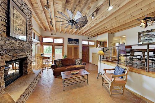 . Pueblo Encantado 208