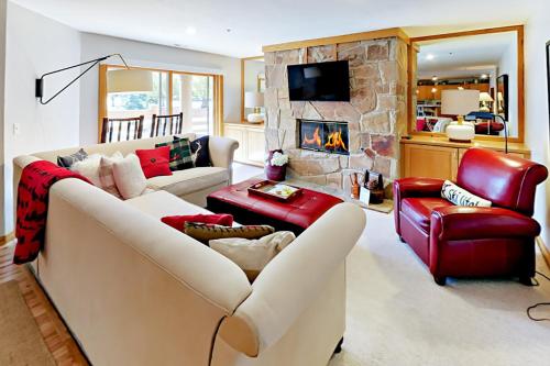 All Seasons Condominiums 303