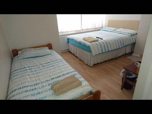 Room in Guest room - Family Room Sleeps 3 with 1 double and 1 single bed Ground Floor Private shower Hillingdon