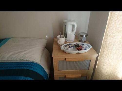 Room in Guest room - En suite shower room Double room with 1 double deyr
