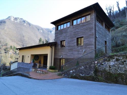 Spacious holiday home in Fornovolasco in a quiet place gîte à louer Fornovolasco