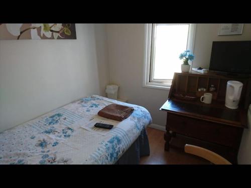 Room in Guest room - Tiny Single shared bathroom Room ssbyr - image 7