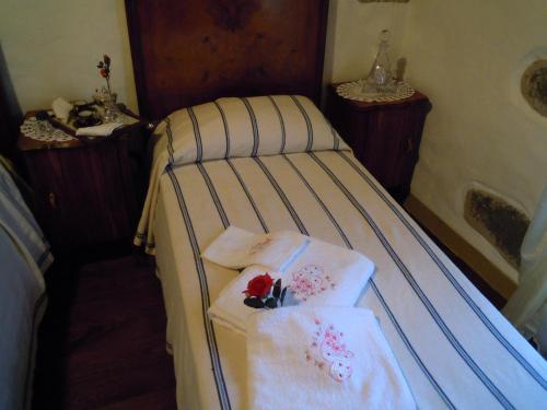 2 twin beds