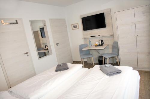 Standard Double Room image 2