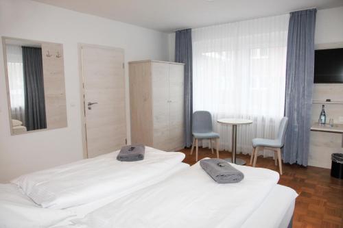 Standard Double Room image 10