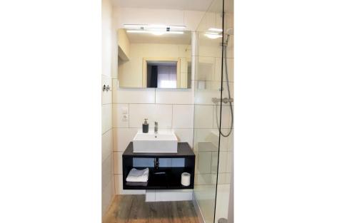 Standard Single Room image 2
