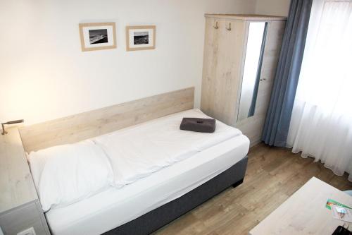 Standard Single Room image 4