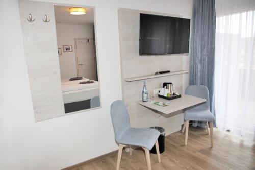 Double Room with Balcony image 1