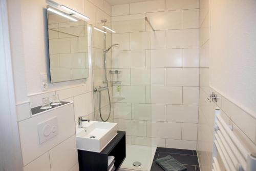 Deluxe Double Room with Balcony image 3