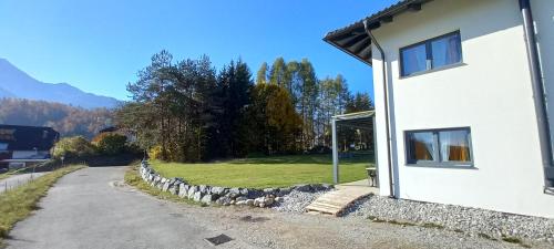 Aed, Dingsbums in Ledenitzen