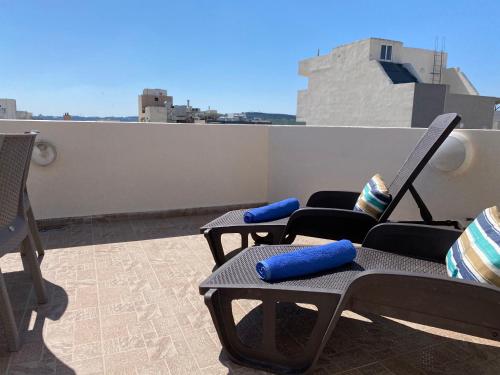 St Paul's Bay Penthouse with Views - image 8
