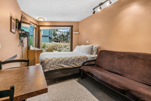 . Cozy Corner - Whitefoot Lodge 126