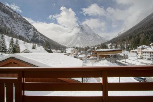 Le REFUGE DES PORTES DU MONT BLANC