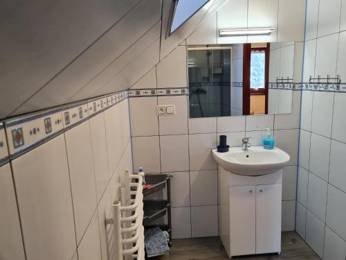 Large Single Room image 5