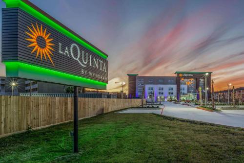 La Quinta Inn & Suites by Wyndham Galveston West Seawall