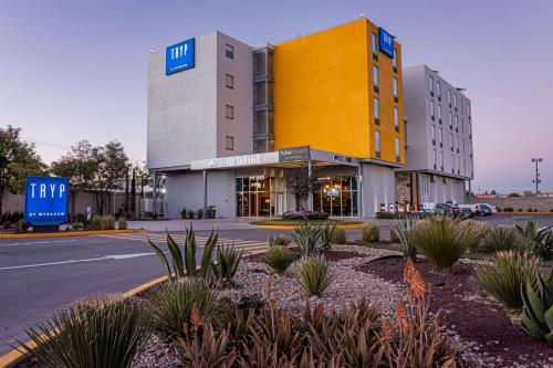 TRYP by Wyndham San Luis Potosi Hotel & Suites